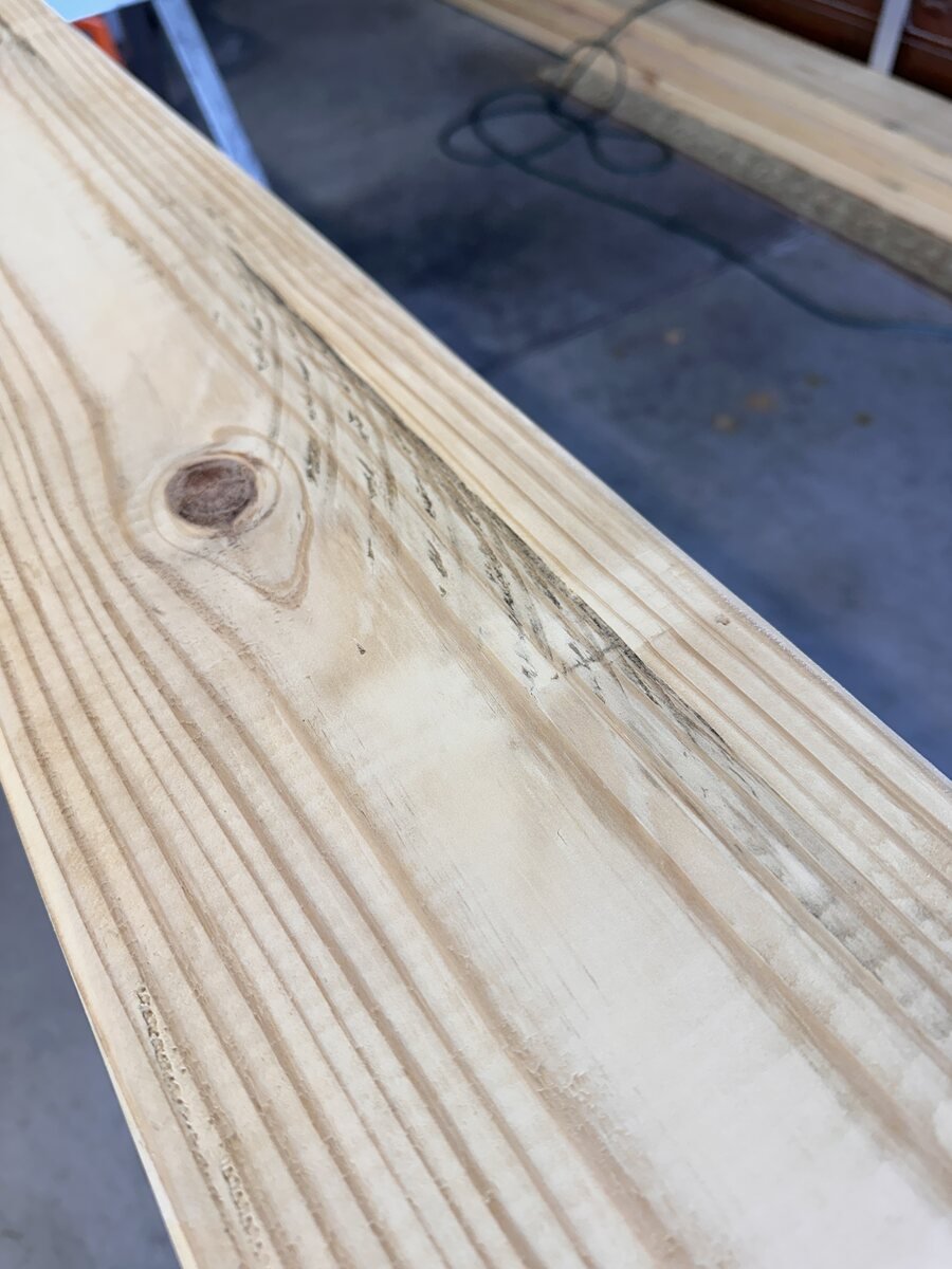 Small swirling knot in the pine board
